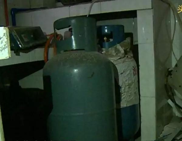 會定期去檢查村民家禽的圈養(yǎng)情況