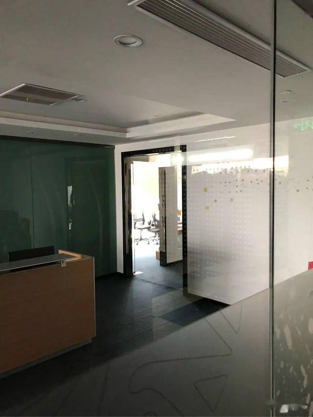 記者來到馬街摩爾城開發商的物業辦公室