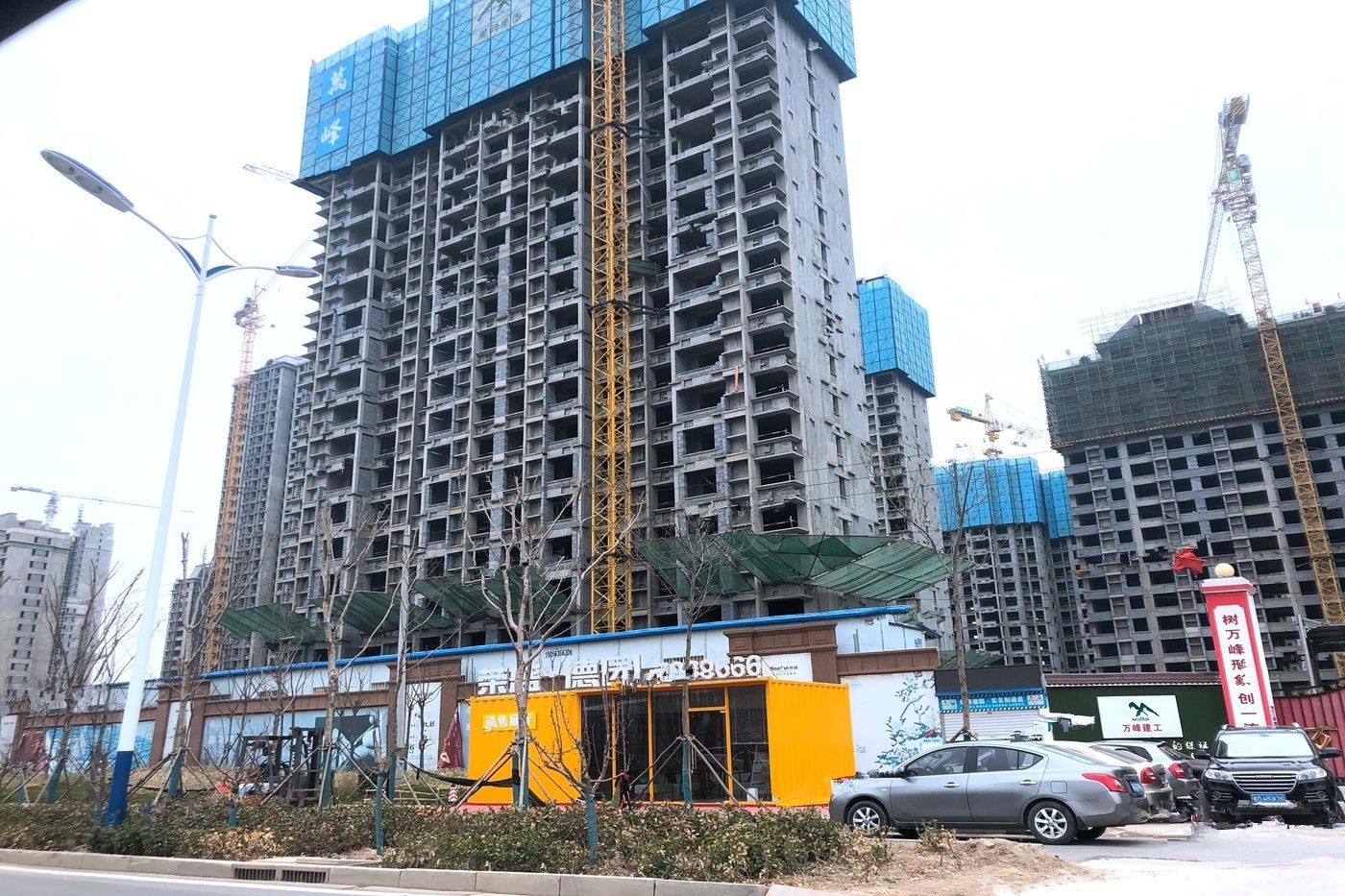 南邊邯山區(qū)開(kāi)發(fā)了榮盛阿爾卡迪亞