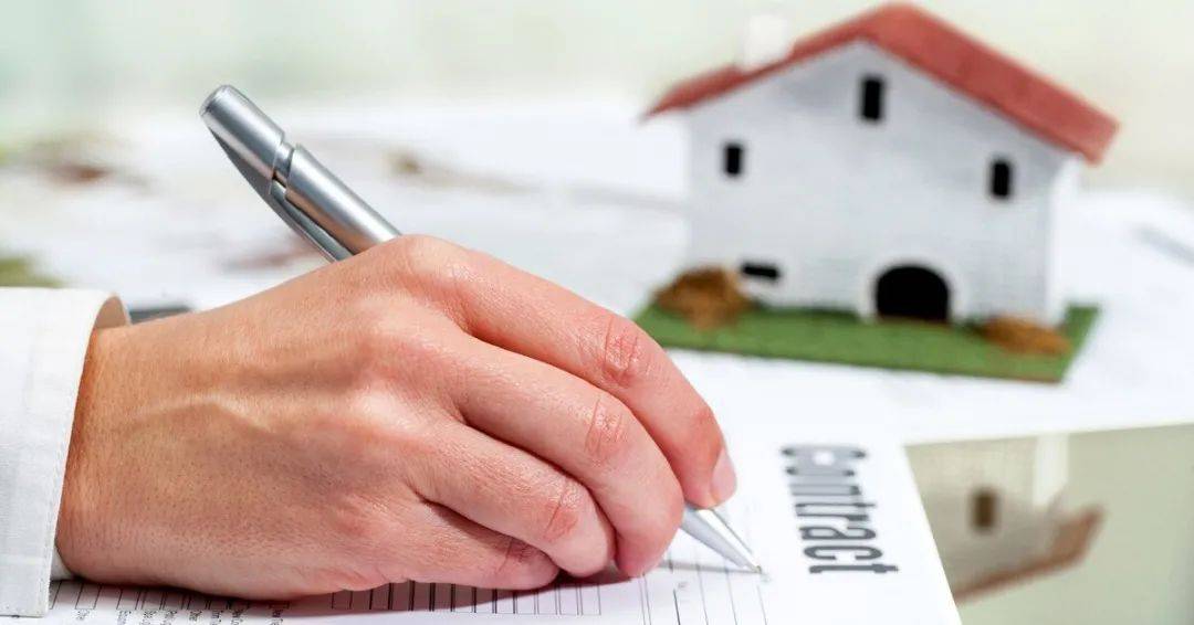 分房工作領(lǐng)導(dǎo)小組在現(xiàn)場(chǎng)設(shè)立了法律咨詢(xún)點(diǎn)